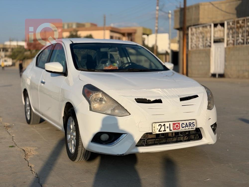 نيسان فيرسا